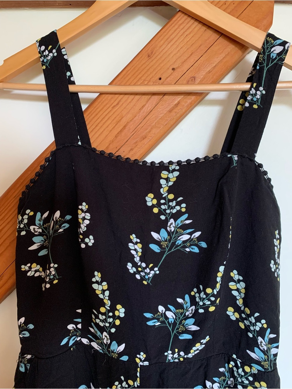 LOFT Black with Blue and Yellow Floral Sprigs wide leg jumpsuit Size S - Picture 2 of 5